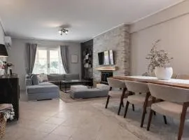 Bright 80sqm Apartment Glyfada-Sleeps 4 by MPS