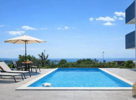 Pool GARDEN Apartments โรงแรมในโนวาลยา