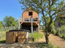 Solar Cinema Cabin with Hot Tub in Brno