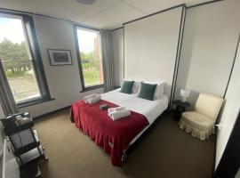 The Old Railway Hotel Lumsden: Lumsden şehrinde bir otel