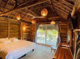 Cabaña privada cerca de las Aguas Rosas y playa, Hotel in Yuluc