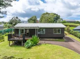 Moa Cottage - Central Oneroa Village