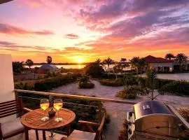 Diamante Azurea Luxury Gold Coast Resort Condo Near Palm Beach with Pool and Gym