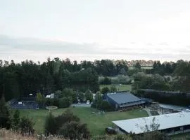 Glenroy Lodge - Ski Lodge and Hostel