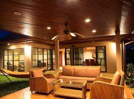 Family Poolside Villa in Bali Residence Mae Phim with Kids Bunk Suite, Hotel in Ban Bua Phut