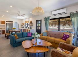 Baja Luxury Villa with Pool, Sauna, Private Oasis, hotelli kohteessa La Laguna