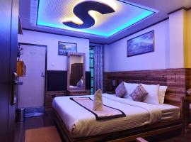 Pradhan Hotel Mirik Lake Side, viešbutis mieste Mirik