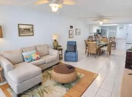 Resort like super heated pool & direct beach front