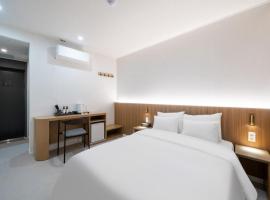 Chungju H Avenue Chungju Station Branch, Hotel in Ch'ungju-yŏk