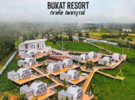 Bukat Resort Khaokho, מלון בBan Non Na Yao