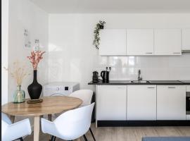 Spacious Family Stay Eindhoven, Garden & Kitchen, hotel u Ajndhovenu