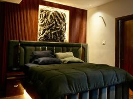 Casa Stays Luxurious 1BHK, hôtel à Kharar