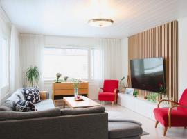 Villa Rimppari Spacious and stylish apartment for up to 9 guests, perfect for groups and families visiting Oulu, hotel u gradu Oulu