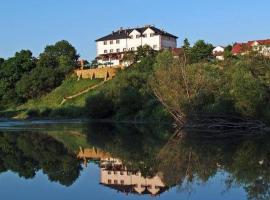 Hotel Bursztynowy – hotel w mieście Józefów na Wisłą