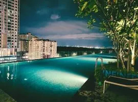 B30 luxury city view 10pax 3BR in town