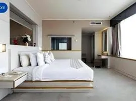 Horison Ultima Makassar