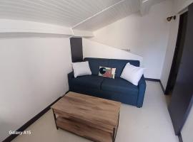 studio coralie, Hotel in Saint-Flour