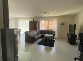 Quiet 2 room Apt balcony Desk 15 Min to Ramstein