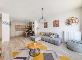 Elite Residence Suite -Chic Serenity with AC in a Free Park zone