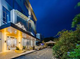 都江堰贡坐私汤酒店, hotel u gradu 'Dujiangyan'