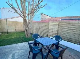 Maisonnette chaleureuse, paisible & proche tram