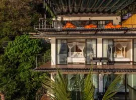 The Cozy Beach Front Hotel