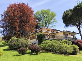 Villa Faggio Rosso, tranquillità in riva al lago, hotel a Travedona