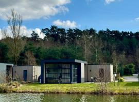 EuroParcs Maasduinen Chalet Seeblick mit Airco, Hunde willkommen, Hotel in Belfeld