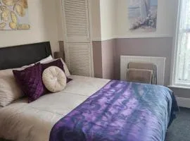 OYO Twins Palms Guest House