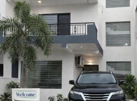 Stylish Villa Near Prem mandir, hotel v destinaci Vrindavan