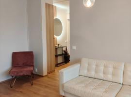 Modern and beautiful two-bedroom apartment, WiFi and parking, Hotel in Hyvinkää