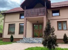 Cabana Lenuța, 8 bedrooms, Sleeps 19, HotTub