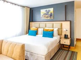 The Warwick Hotel - by Creek Oxley