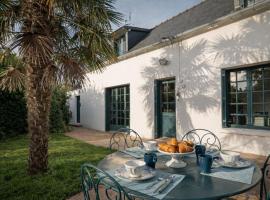 Maison bretonne au calme, vue imprenable sur la mer, grand jardin, hotel a Pleubian