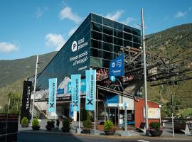 Hotel NIU a 50 m del Funicamp, hotel u gradu Enkamp