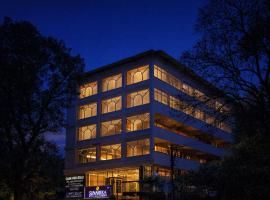 Silkwood at Rajpur Road by Zenvana, khách sạn ở Dehradun