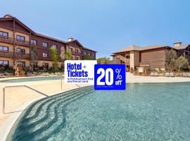 PortAventura Hotel Colorado Creek - Includes unlimited access to PortAventura Park & 1 access to Ferrari Land, hotel en Salou