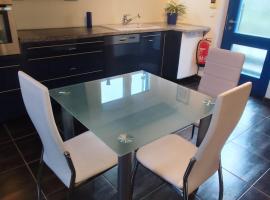 Lovely cozy apartment in Luxembourg, hotel v destinaci Saeul