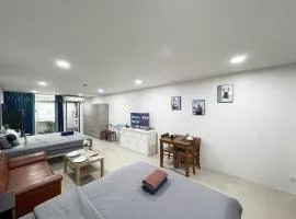 1BR 50sqm Sleeps 4 Near BTS & Nightlife