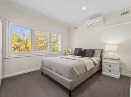 Charming House; Walk to Beach & Shops