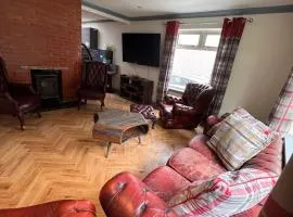 Elegant 6 Bdrm Portree Cottage with Hot Tub