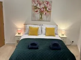 Stylish Studio Near Bath, Free Parking and Patio