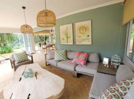 6 Poplar, Bergview Estate, hotel in Bergview