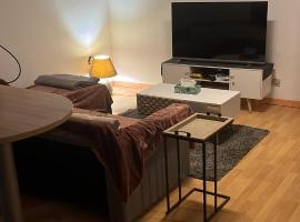 Appartement 4 personnes, Hotel in Condé-sur-lʼEscaut
