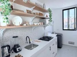Dptos 2do piso - 7 min del centro - 2 Hab - 3 camas - wifi - lavadora