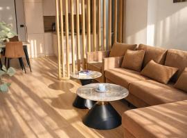 Emera Apartments, hotel u Valoni