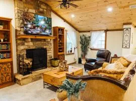 Escape to Villa Serena family & pet-friendly mountain retreat - hidden speakeasy, fire pit