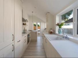 Open & Social Home from Home, Hotel in Whitstable