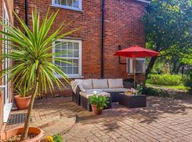 1 Bed in Bacton oc-kt114، فندق في Bacton