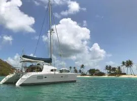 Catamaran Timaiao V, Breakfast and Lunch included